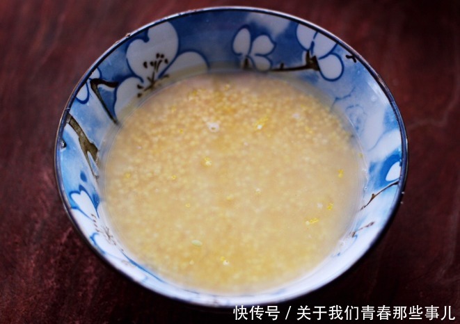  香浓|熬小米粥，最忌直接加水煮！学会4技巧，粥金黄香浓，黏稠米油厚