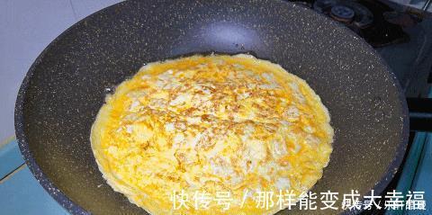 豆腐|1块豆腐，4个鸡蛋，简单处理往锅里一倒，出锅满屋飘香，超下饭