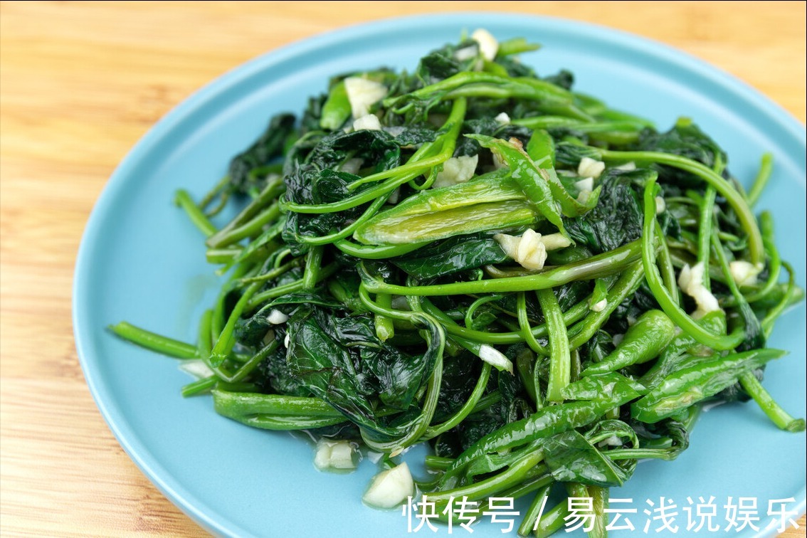 红薯|炒红薯叶，不能直接下锅炒，教你一招，红薯叶香嫩爽口，不发黑