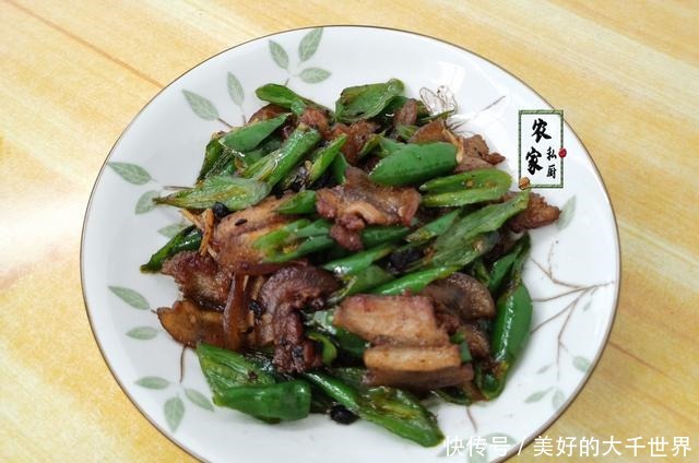 老父亲做的晚餐，饭菜一上桌，在朋友圈火了，网友满满的父爱！
