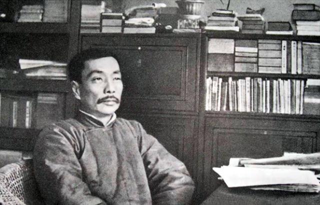 郭沫若!郭沫若与鲁迅交恶大半生,两人文笔相差多少?两首七律,高下立现