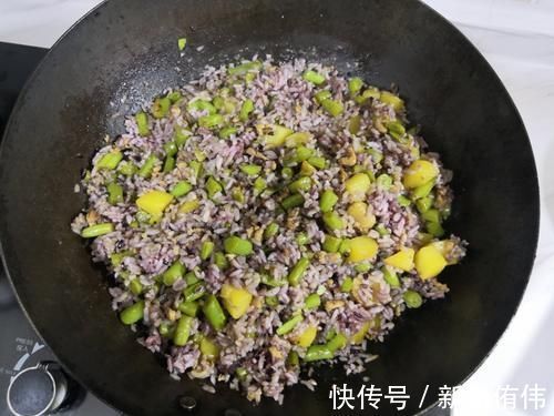 豆角|70岁老妈教我剩米饭新吃法,饭菜一锅,营养省事还健康,比炒饭香