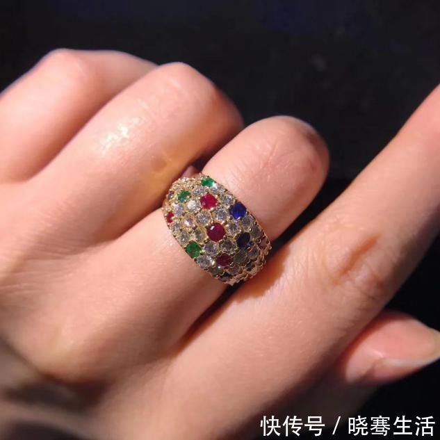 蓝宝石@为什么女人都爱彩宝首饰?除了价格高,和铂金的结合更是锦上添花