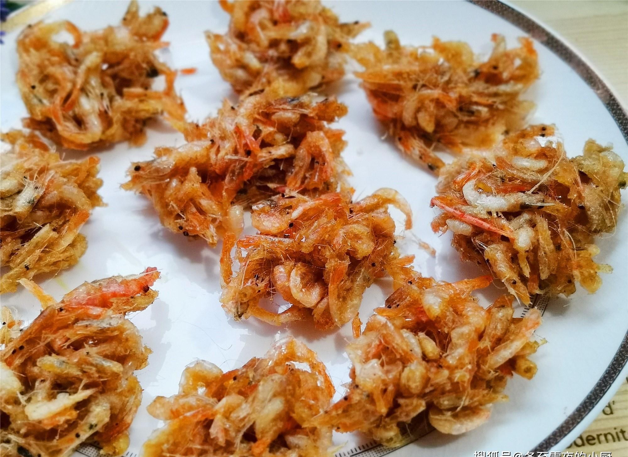  小河虾煮着吃、炒着吃太小，这样做最香，老公特别喜欢吃的下酒菜