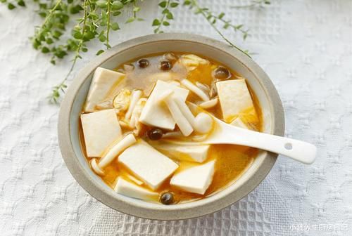 立春后，豆腐和它是绝配，简单炖一炖，汤鲜味美，补钙长个头