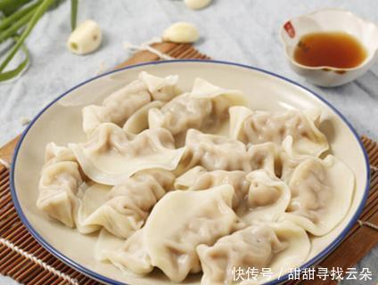 筋道|煮饺子,不要水开下锅!掌握4个技巧,饺子不破皮,鲜香又筋道