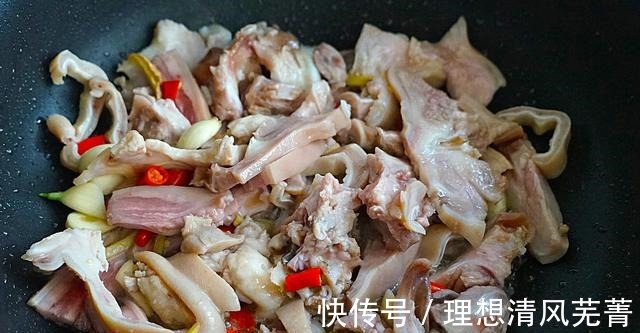 入秋后，我家爱吃这菜，2块1斤，维C含量比苹果高，炖一炖超美味！