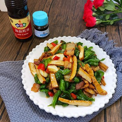 蒜头|五花肉炒青椒豆腐干