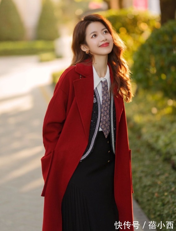 下半身 年末就要穿“红色大衣”,显白显气质,奔四的女人穿上年轻10岁!