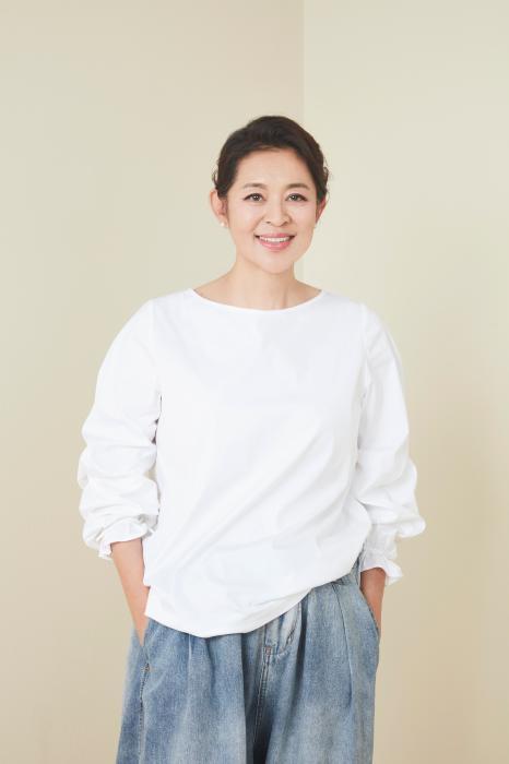 贺电|倪萍上台主持节目，展开手中台本一看，居然是四张白纸