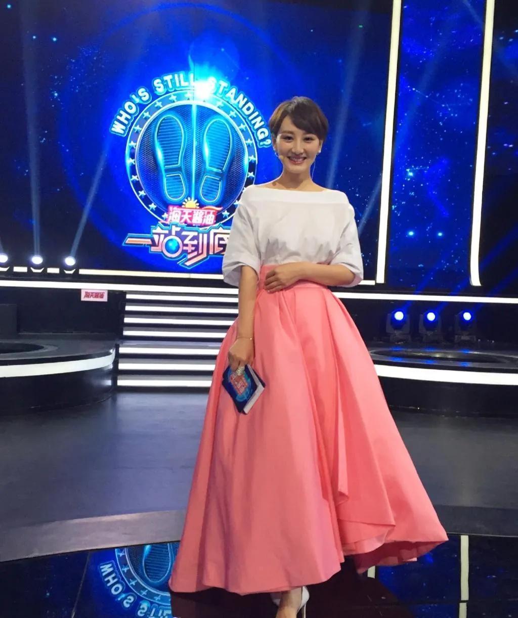 江蘇衛(wèi)視女主持人：郭曉敏