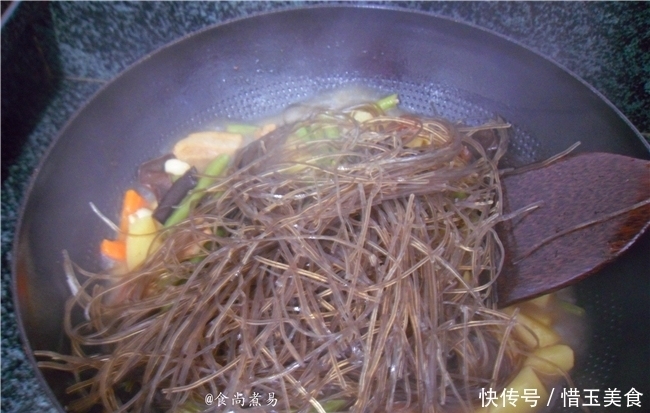 此菜,家人三天两头就想吃,食材丰富一锅出,又香又滑营养足
