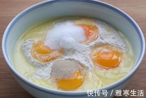 在家做面包，不用烤箱不用黄油，又软又拉丝，学会别再买面包吃了