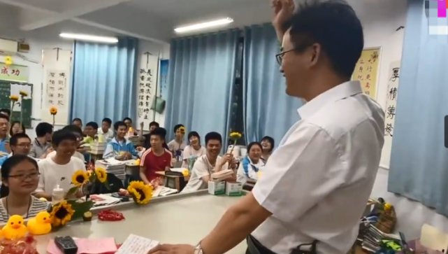 学生们|“校犬阿黄”关禁闭、小奶猫陪考……一场高考告诉你什么叫护到细节