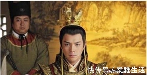 曹嵩|调皮孩子贪玩爬上龙椅,皇帝:好玩吗?孩子机智答6字,顺利登基