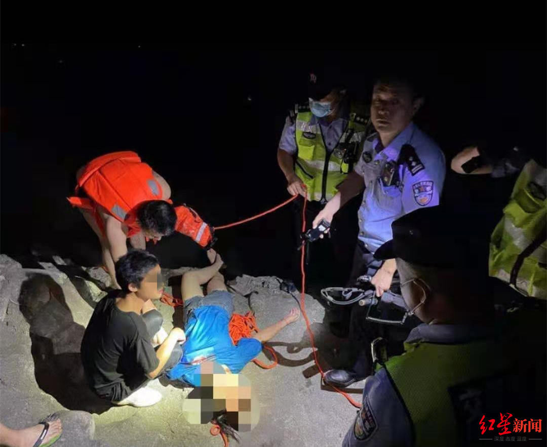 汤小均|女子凌晨跳河轻生 民警在下游下水，逆流拦截将她救起