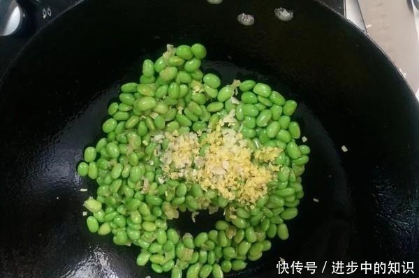 它的含铁量是菠菜的20倍,常吃眼睛变的更明亮,补血气色更好!