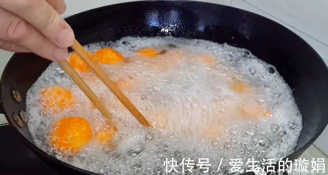 擀杖|南瓜丸子做法，锅里一炸，劲道又拉丝有弹性，出锅全家都抢着吃