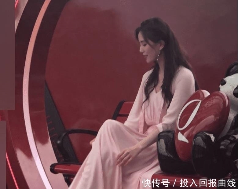 尽显|浪漫的七夕适合穿粉色的服饰,减龄又很清新,尽显青春活力