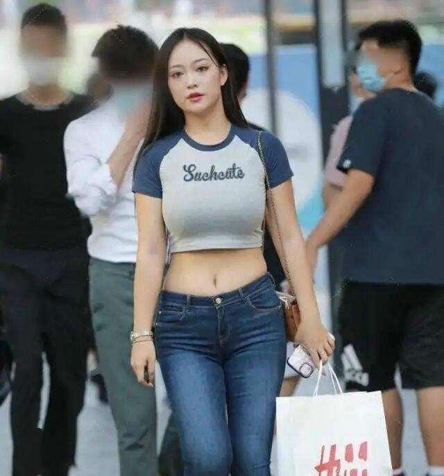 紧身裤 蜂腰细腿的打底裤美女,非常赏心悦目,清爽时尚