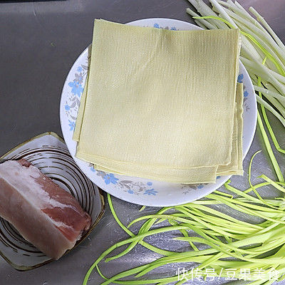 肉丝蒜黄炒豆腐丝