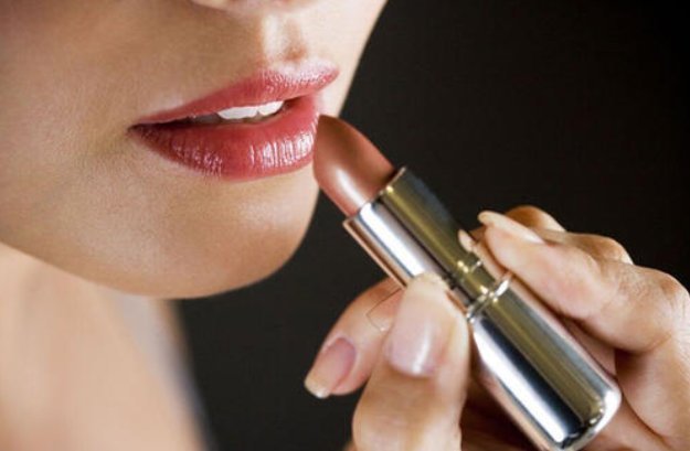 涂抹 “一款三用”的平价口红,不挑肤色巨显白,素颜涂也能彰显高级感