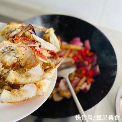 美味|#橄享国民味 热烹更美味#香辣蟹