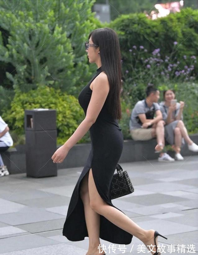 穿衣风格 漂亮的黑色连衣裙搭配尖尖的高跟鞋,气质超群,穿着有神秘感!