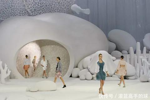 秀场|在华丽的时装背后,那些极具创意的秀场场景设计(上)