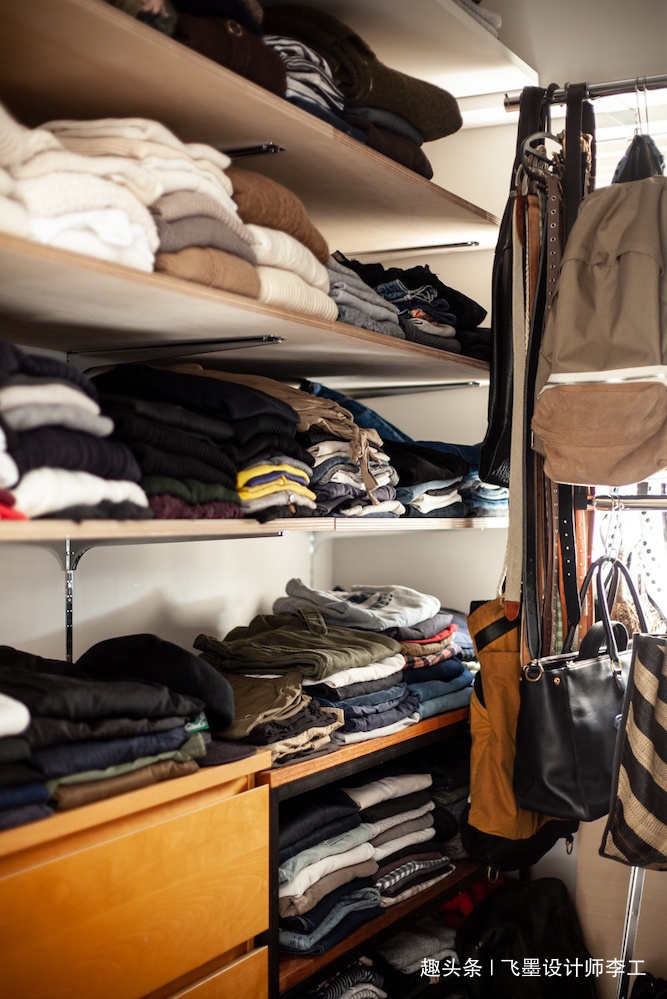 收纳|日本夫妻会装修,100多双鞋直接挂墙上,衣帽间也不要柜子,时尚