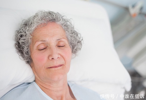  女性45岁后要“管住嘴”，少吃3物，当心“更年期”提前找上门