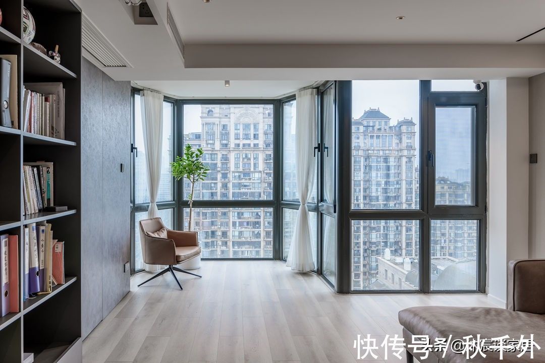 沐宸|越来越多年轻人选择客厅不装电视,还真别说,这样的家出彩又实用