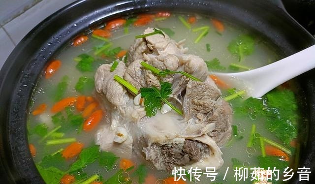 市场遇见这菜别手软，趁猪肉便宜，多炖给家人吃，暖暖和和过冷天！