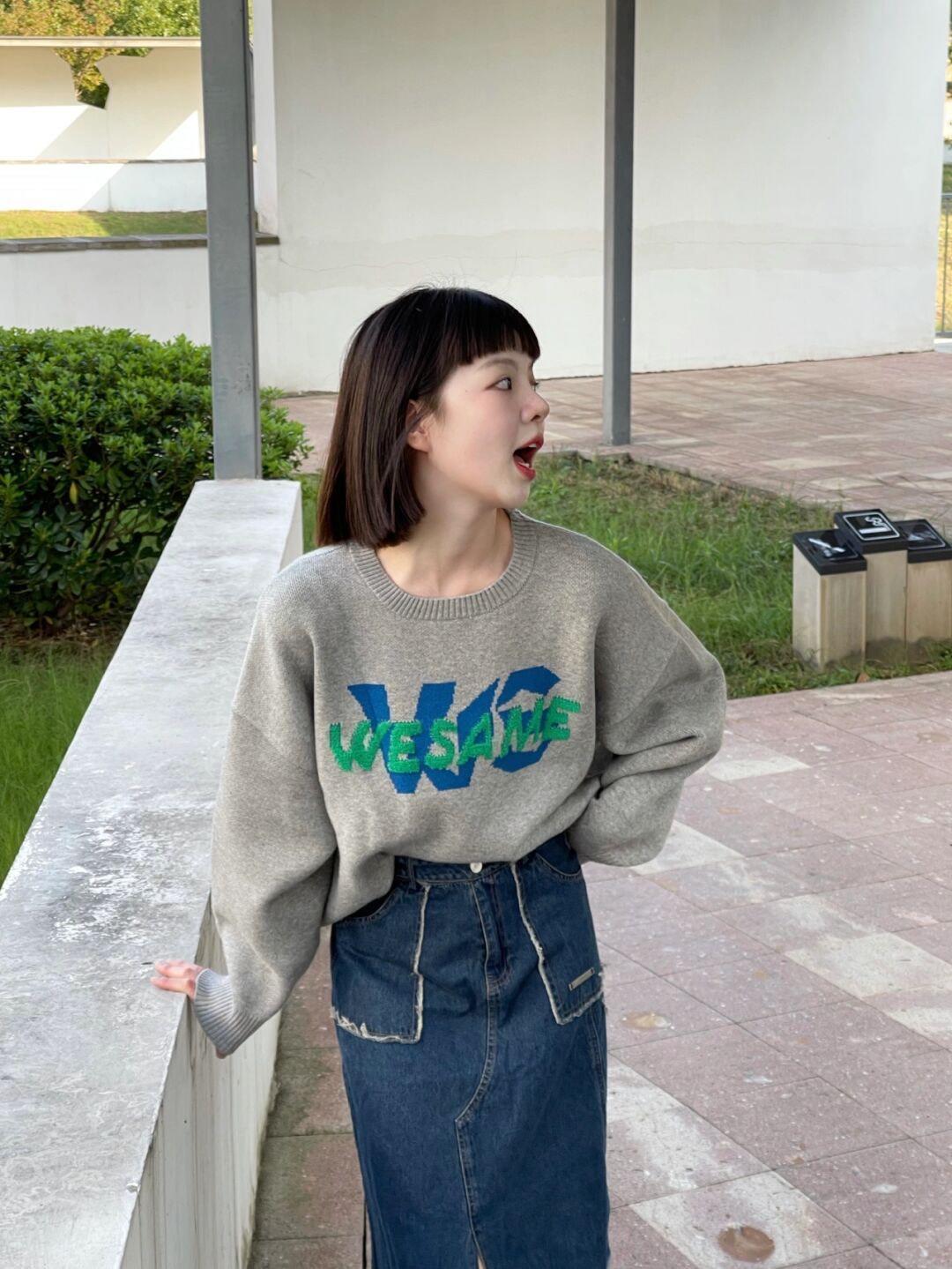 灰色|秋冬,一定要有一件灰色卫衣,搭配牛仔半身裙,简直不要太美