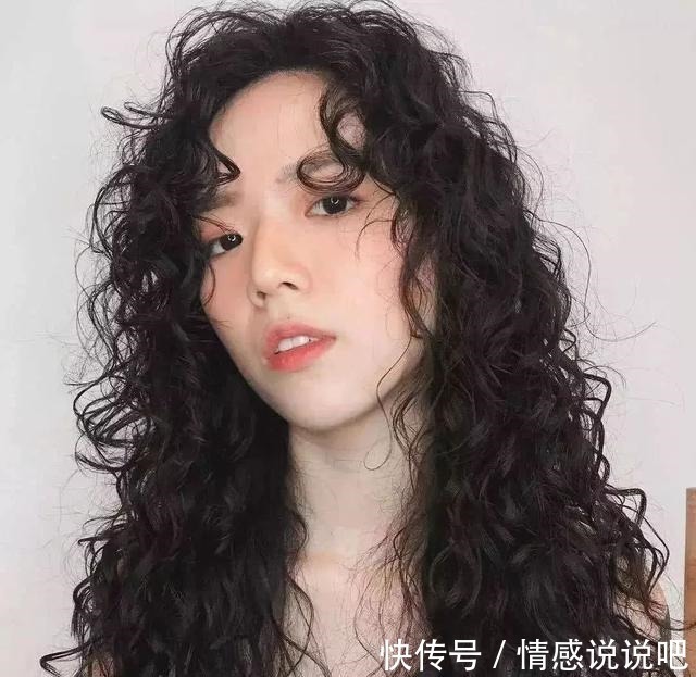 刘海 女人不论是美是丑,这4款土味发型最好别碰!否则显老还没气质!