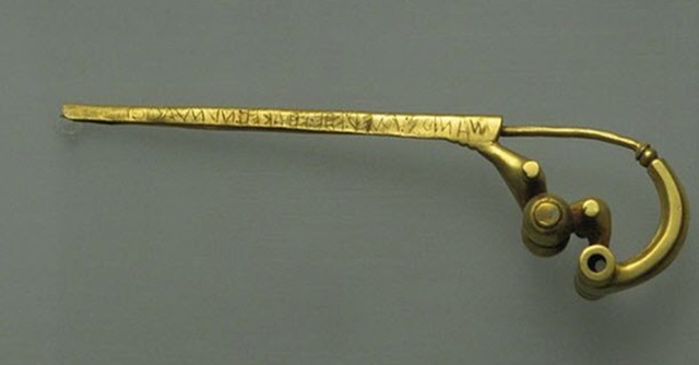 考古|最早的拉丁文字,刻在古罗马金胸针之上,上面的名言对我们有启迪