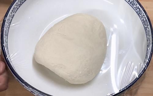 用面粉和白芝麻做脆饼,酥香掉渣,层层薄如纸,做1次吃3天省事