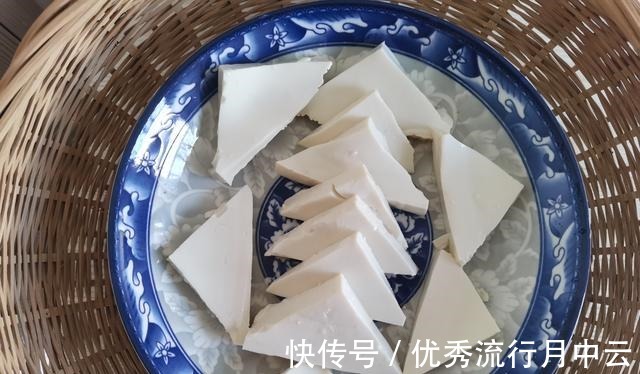 一块豆腐,两道菜,10元左右,小老百姓的小日子,就这么造!