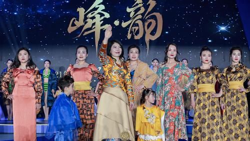  蓝黛丹尼服|蓝黛丹尼盛宴：服装走向前台 健康产品融入青春生活