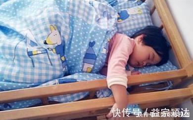 睡眠|宝宝被爸爸的呼噜吵醒,一顿“神操作”让爸爸安静,网友:惹不起