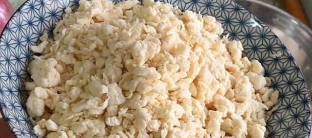 做疙瘩汤时，别再用水和面了！这样做，疙瘩爽滑筋道，吃不够