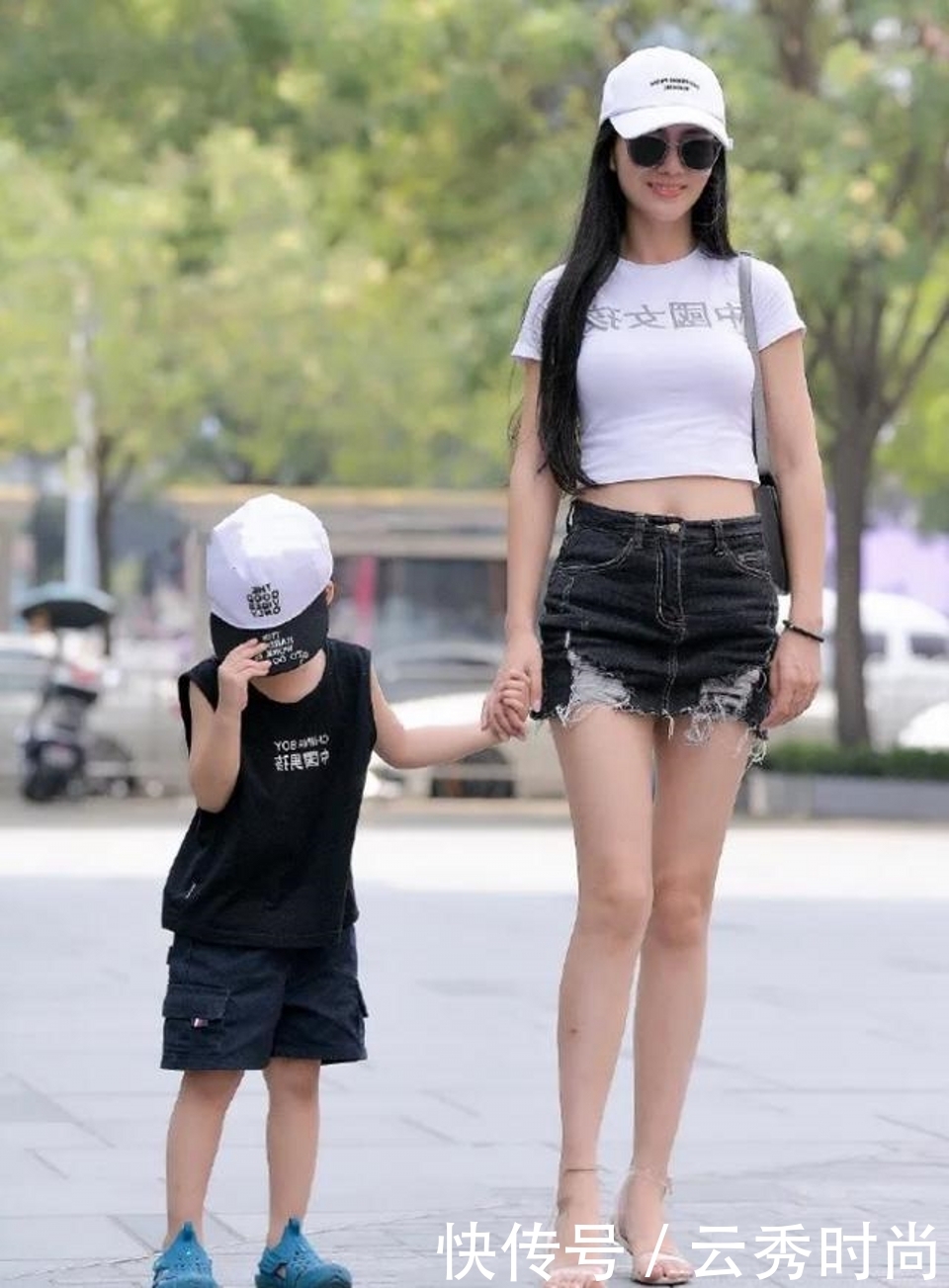 超短裙|小姐姐穿一条西装超短裙,美得无可挑剔