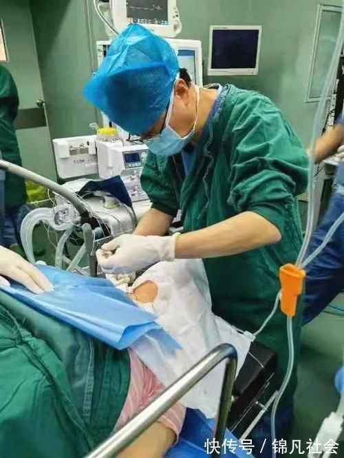 孕妈|孕妈饮食不注意 竟致母子同遇险,医生提醒:孕期异常呕吐腹痛别大意