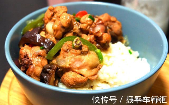 大葱段|做炖鸡时,不要只会焯水,记住两个窍门,鸡肉软嫩不柴,还很入味