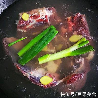 寒冷与温暖之间只差一碗麻辣牛肉干