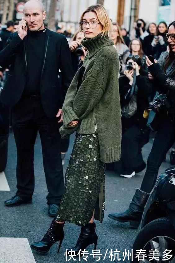 毛衣流行这么塞，修饰腿型还显高5cm