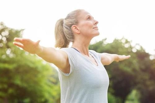 女人过了45岁，若有这4种表现？说明你离绝经不