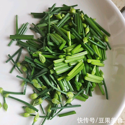 简单快手又下饭的韭花炒腊鸡肉,吃起来那叫一个香