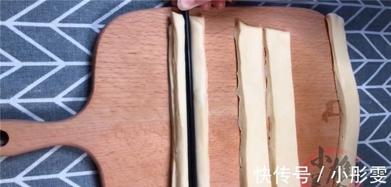 五克酵母粉|爱吃油条的一定要收藏，大厨2分钟教会你在家做，简单营养又解馋