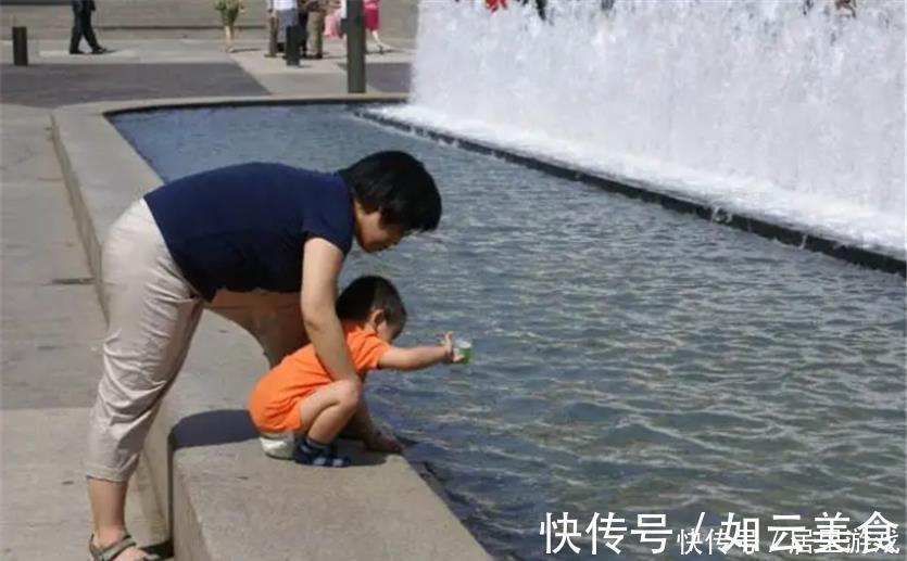 芳芳|人贩子当众抢娃,反咬孩子妈是人贩子,宝妈的机智做法救了娃